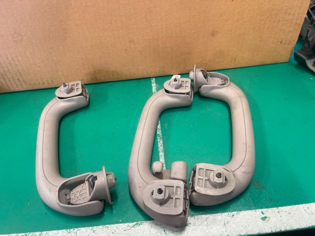 bontott KIA CEED Kapaszkodó (Felső) Szett