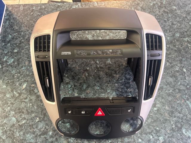 bontott KIA CEED Középkonzol Keret