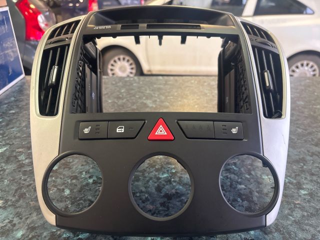 bontott KIA CEED Középkonzol Keret