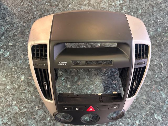 bontott KIA CEED Középkonzol Keret