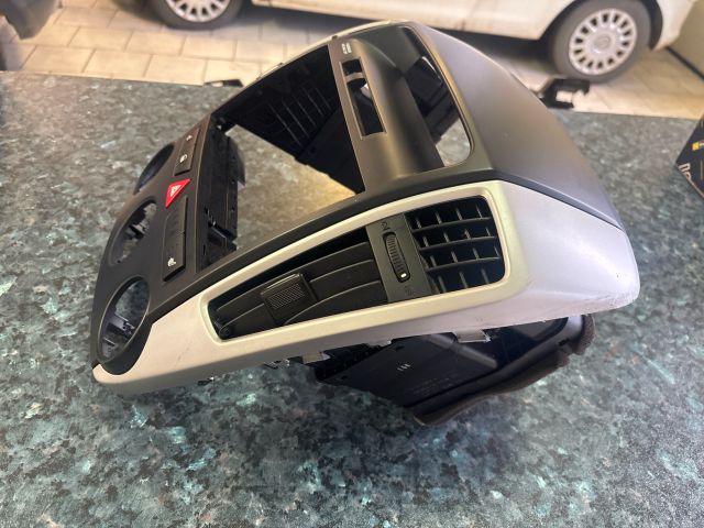 bontott KIA CEED Középkonzol Keret