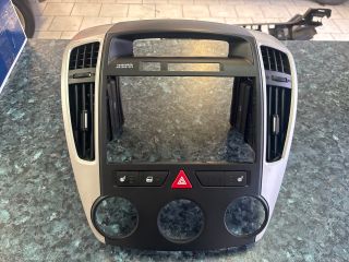 bontott KIA CEED Középkonzol Keret