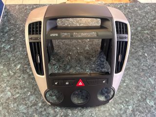 bontott KIA CEED Középkonzol Keret