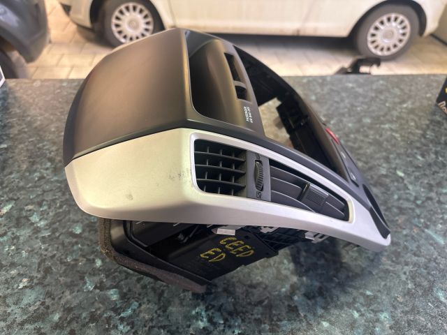 bontott KIA CEED Középkonzol Keret