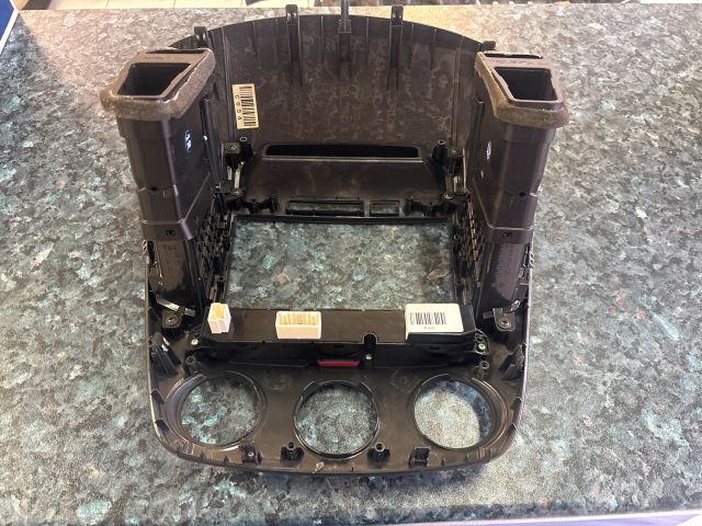 bontott KIA CEED Középkonzol Keret