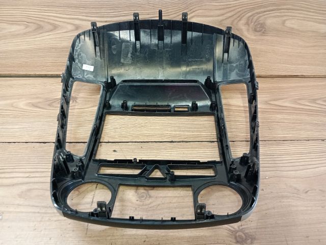 bontott KIA CEED Középkonzol Keret