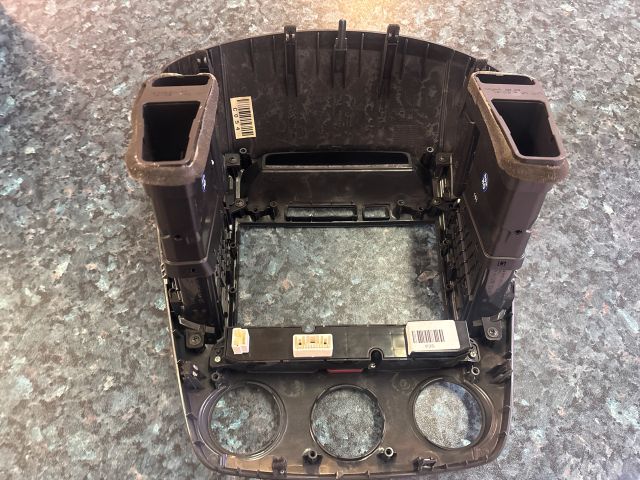 bontott KIA CEED Középkonzol Keret