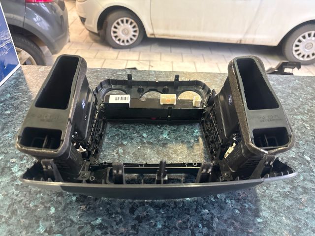 bontott KIA CEED Középkonzol Keret