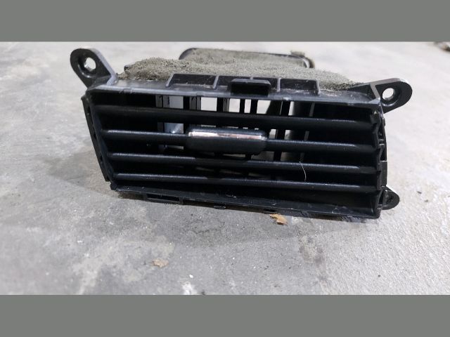 bontott KIA CEED Középső Bal Szellőző