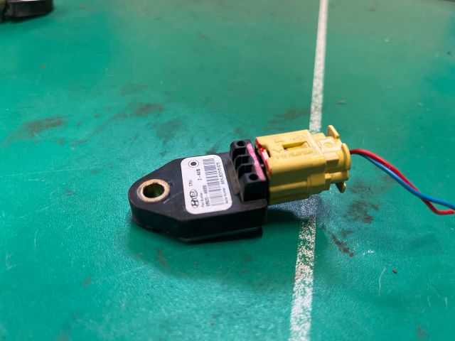 bontott KIA CEED Központi Ütközés Érzékelő