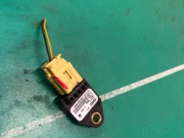 bontott KIA CEED Központi Ütközés Érzékelő