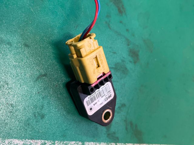 bontott KIA CEED Központi Ütközés Érzékelő