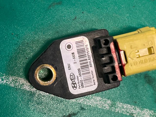 bontott KIA CEED Központi Ütközés Érzékelő