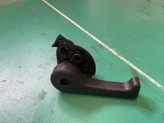 bontott KIA CEED Motorháztető Nyitó Kar / Gomb