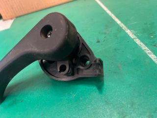 bontott KIA CEED Motorháztető Nyitó Kar / Gomb