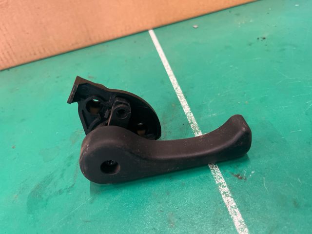 bontott KIA CEED Motorháztető Nyitó Kar / Gomb