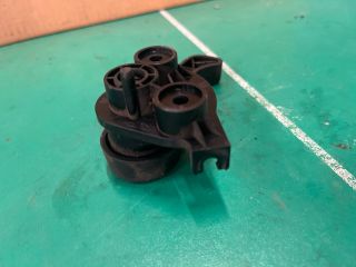 bontott KIA CEED Motorháztető Nyitó Kar / Gomb