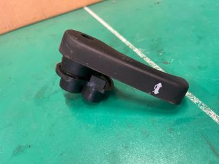 bontott KIA CEED Motorháztető Nyitó Kar / Gomb