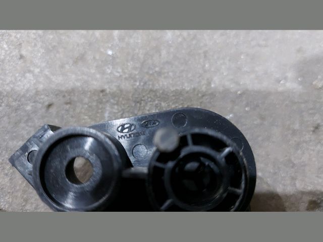 bontott KIA CEED Motorháztető Nyitó Kar / Gomb