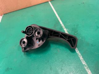 bontott KIA CEED Motorháztető Nyitó Kar / Gomb