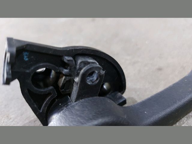 bontott KIA CEED Motorháztető Nyitó Kar / Gomb