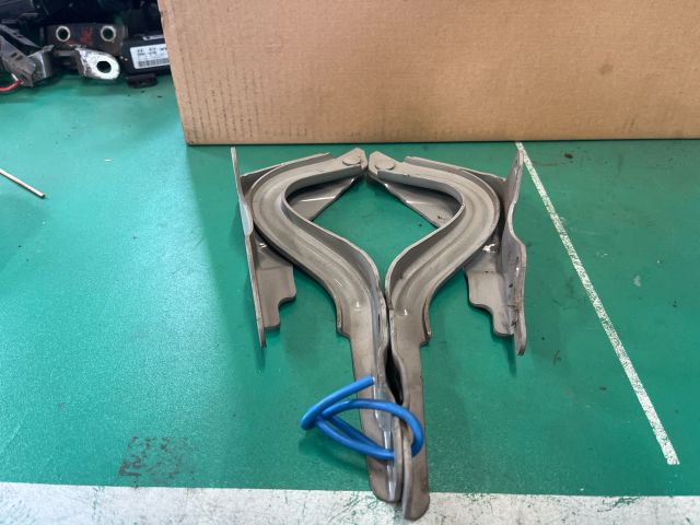 bontott KIA CEED Motorháztető Zsanér Pár