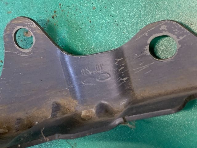 bontott KIA CEED Motorháztető Zsanér Pár