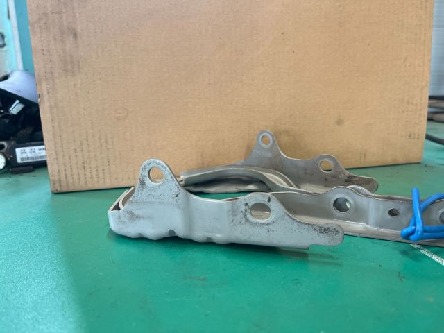 bontott KIA CEED Motorháztető Zsanér Pár