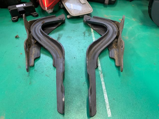 bontott KIA CEED Motorháztető Zsanér Pár