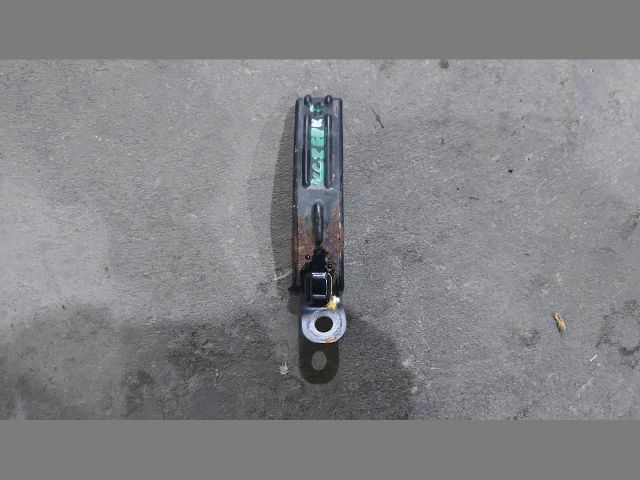 bontott KIA CEED Műszerfal Tartó Vas