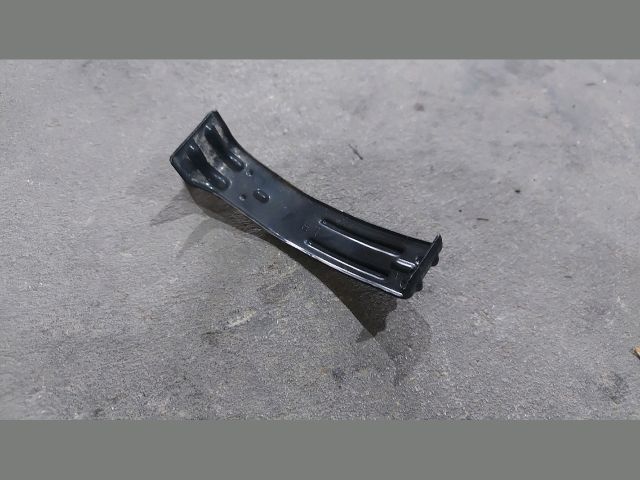 bontott KIA CEED Műszerfal Tartó Vas