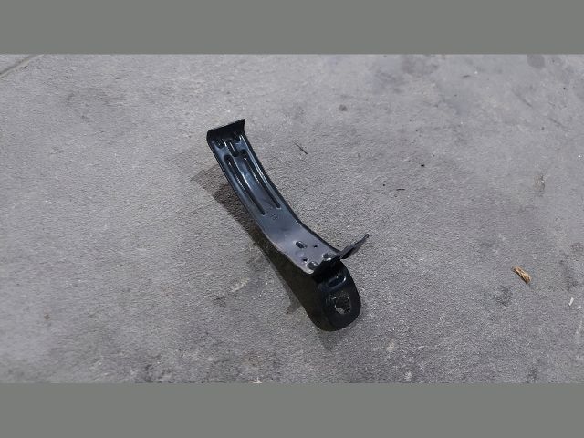 bontott KIA CEED Műszerfal Tartó Vas