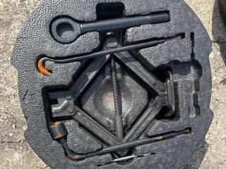 bontott KIA CEED Pótkerék Szerszámtartó