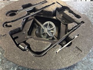 bontott KIA CEED Pótkerék Szerszámtartó