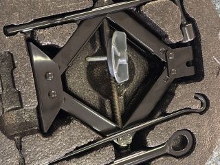 bontott KIA CEED Pótkerék Szerszámtartó