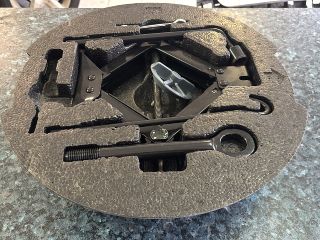 bontott KIA CEED Pótkerék Szerszámtartó