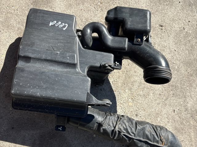 bontott KIA CEED Szívás Zaj Csökkentő Doboz