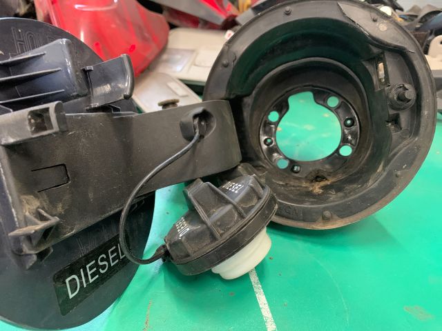 bontott KIA CEED Tankajtó