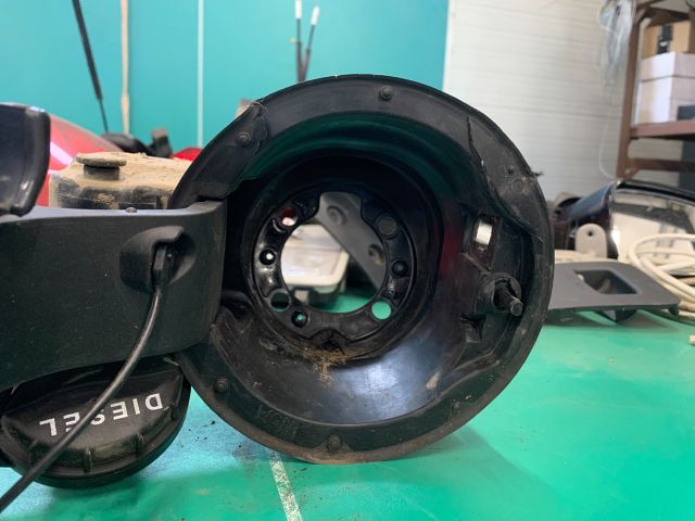 bontott KIA CEED Tankajtó