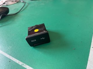 bontott KIA CEED USB Aljzat