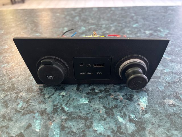 bontott KIA CEED USB Aljzat