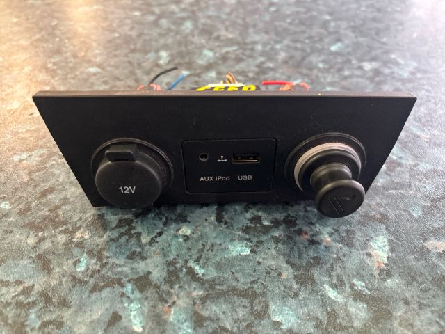 bontott KIA CEED USB Aljzat