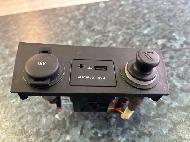 bontott KIA CEED USB Aljzat