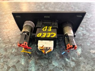 bontott KIA CEED USB Aljzat