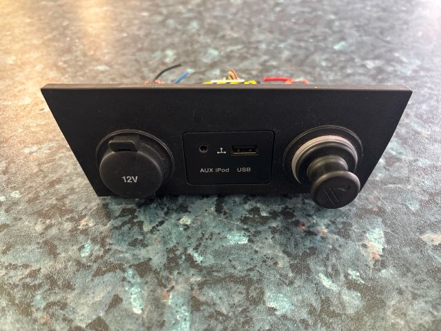 bontott KIA CEED USB Aljzat