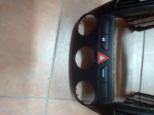 bontott KIA CEED Vészvillogó Kapcsoló