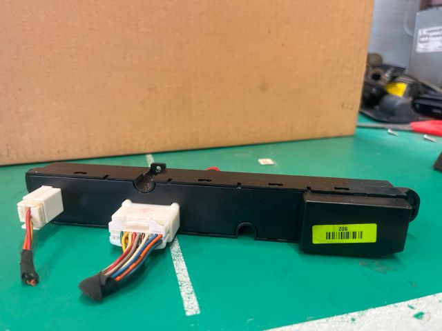 bontott KIA CEED Vészvillogó Kapcsoló