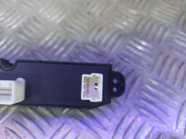 bontott KIA CEED Vészvillogó Kapcsoló