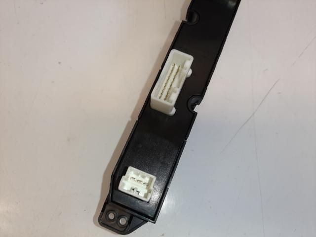 bontott KIA CEED Vészvillogó Kapcsoló