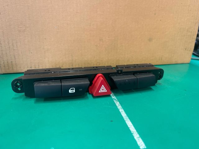 bontott KIA CEED Vészvillogó Kapcsoló